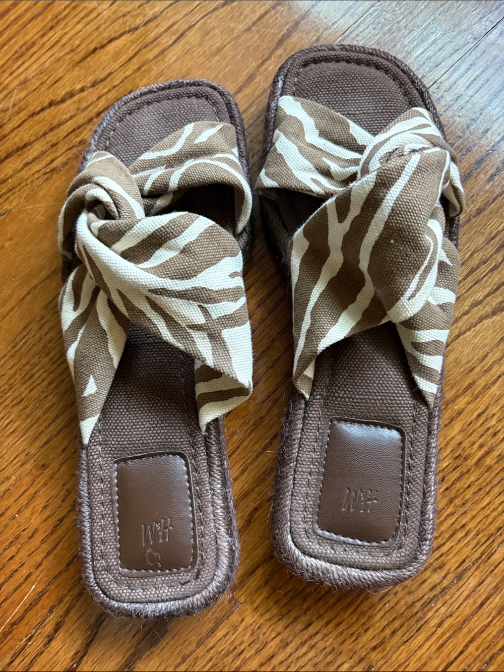 H&M like new Women's Brown Zebra-Print Knot Slide Sandals canvas and jute
